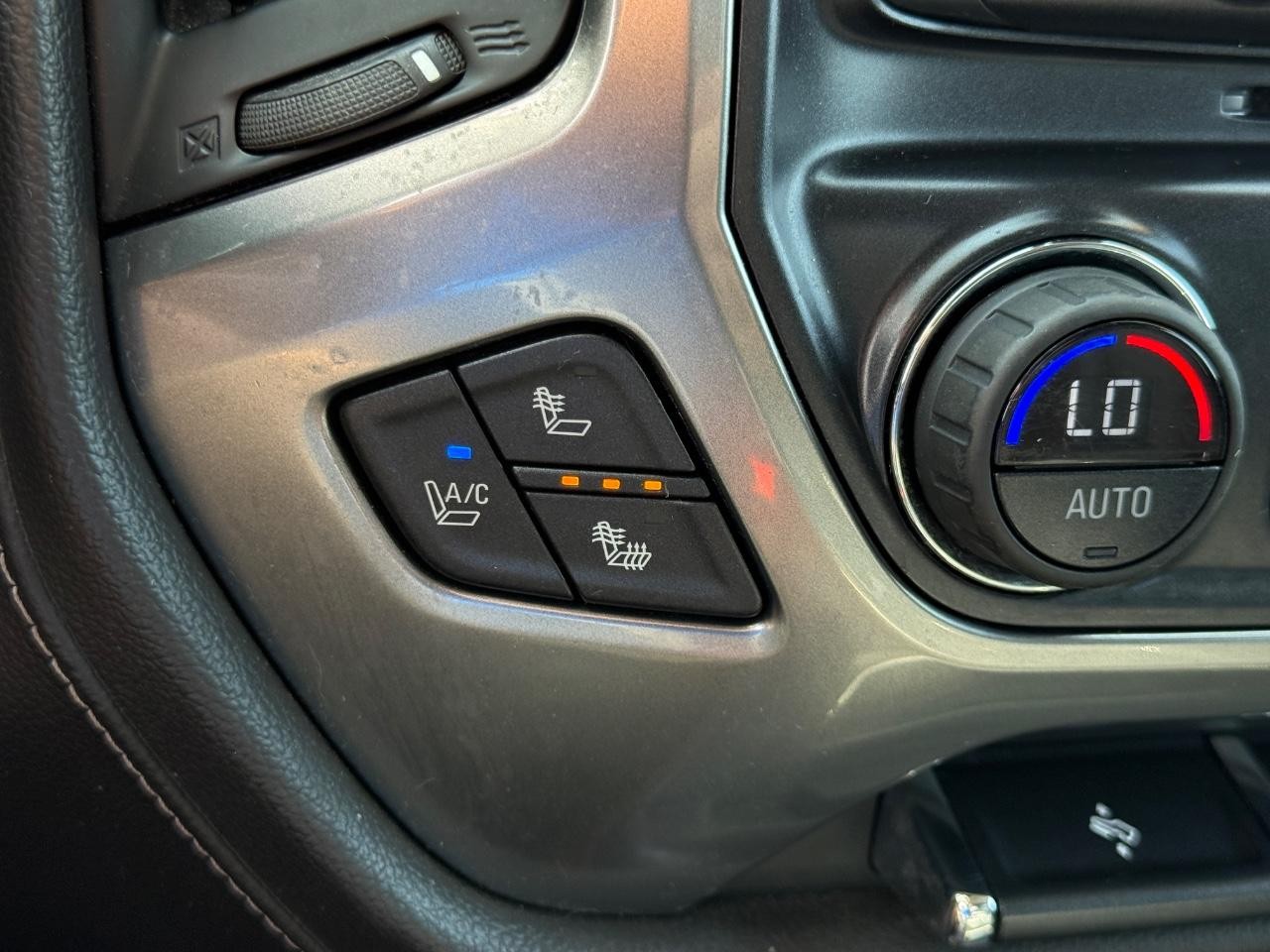 Chevrolet Silverado 1500 Vehicle Full-screen Gallery Image 22