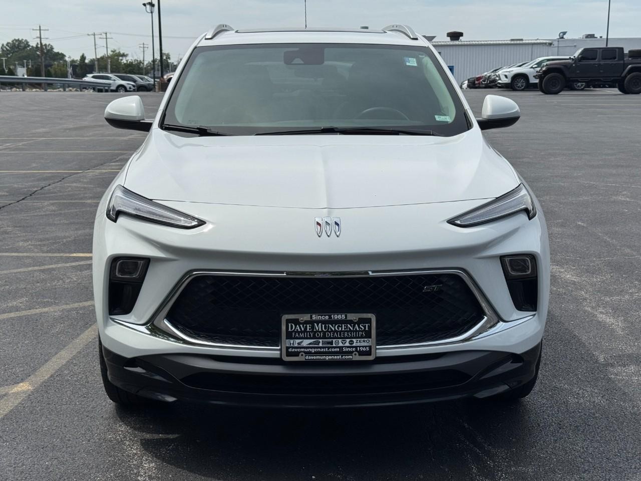 Buick Encore GX Vehicle Full-screen Gallery Image 12