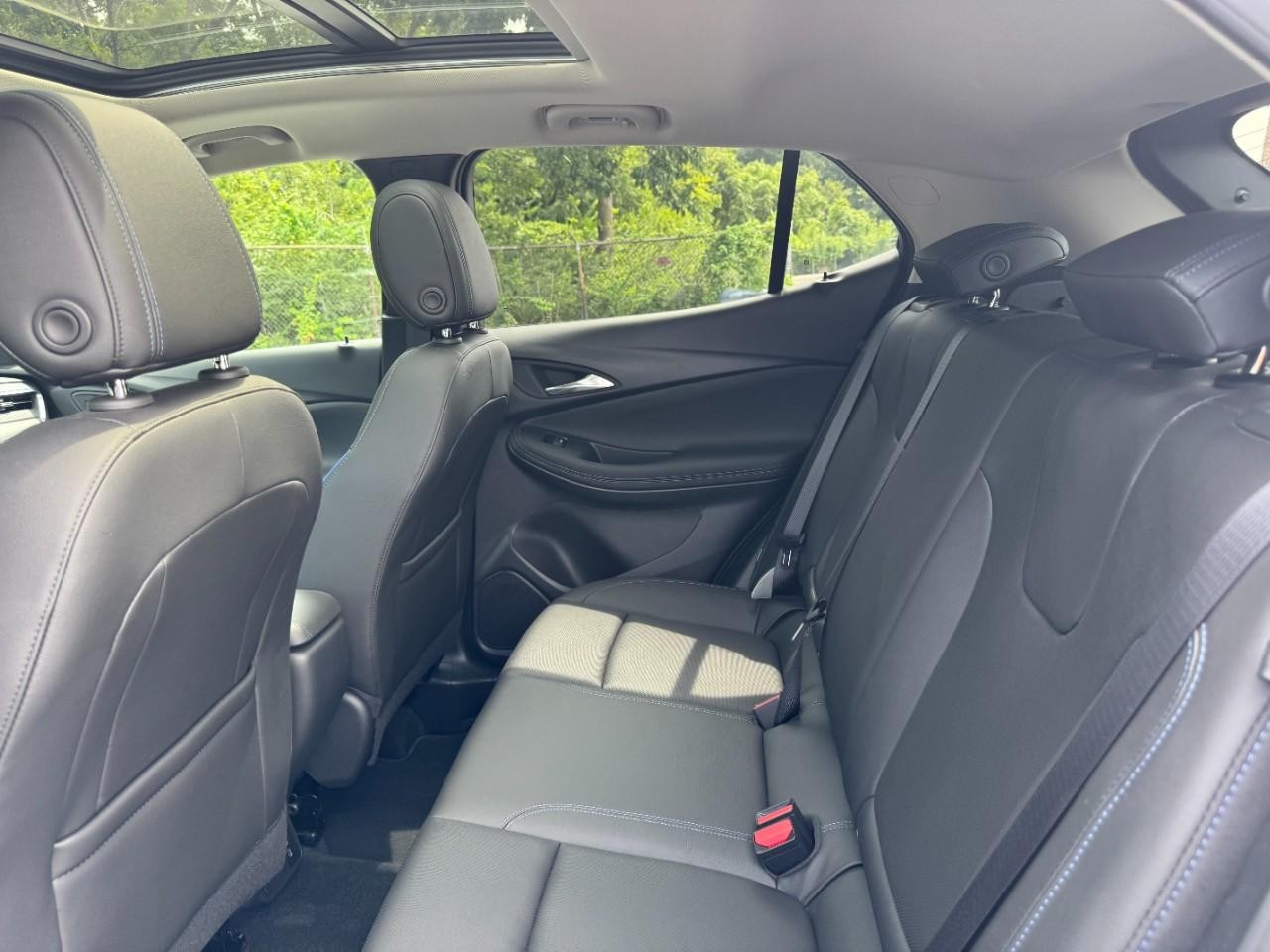 Buick Encore GX Vehicle Full-screen Gallery Image 13
