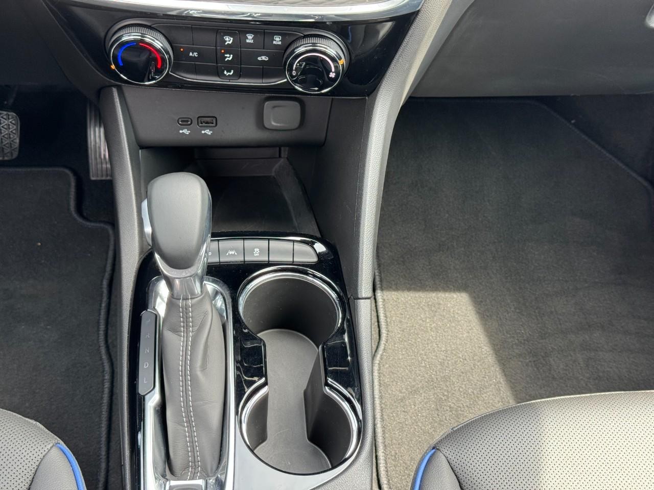 Buick Encore GX Vehicle Full-screen Gallery Image 17