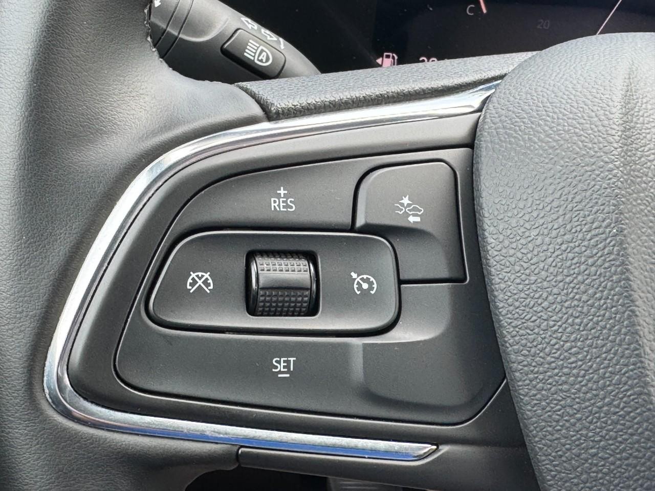 Buick Encore GX Vehicle Full-screen Gallery Image 22