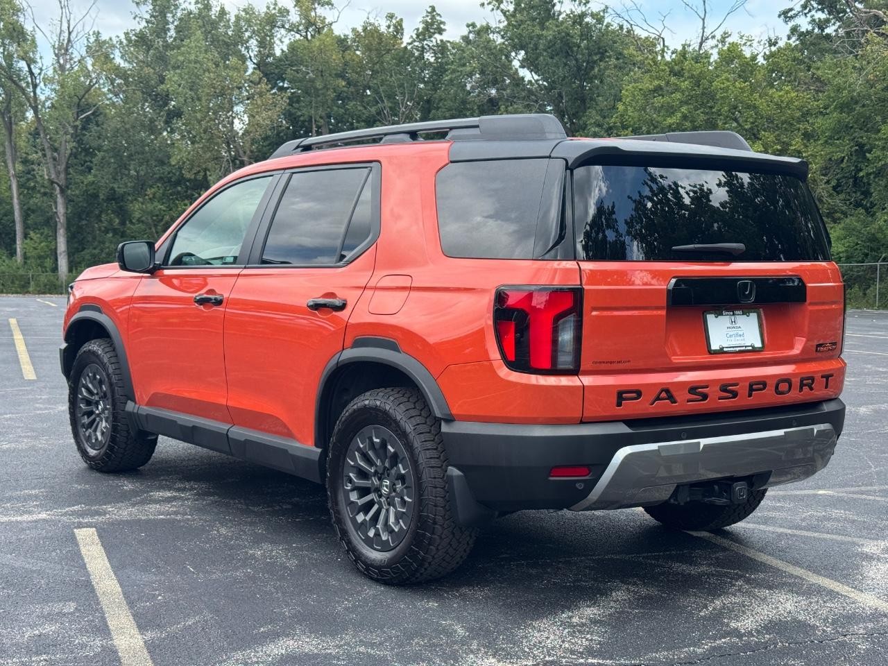 Honda Passport Vehicle Full-screen Gallery Image 07