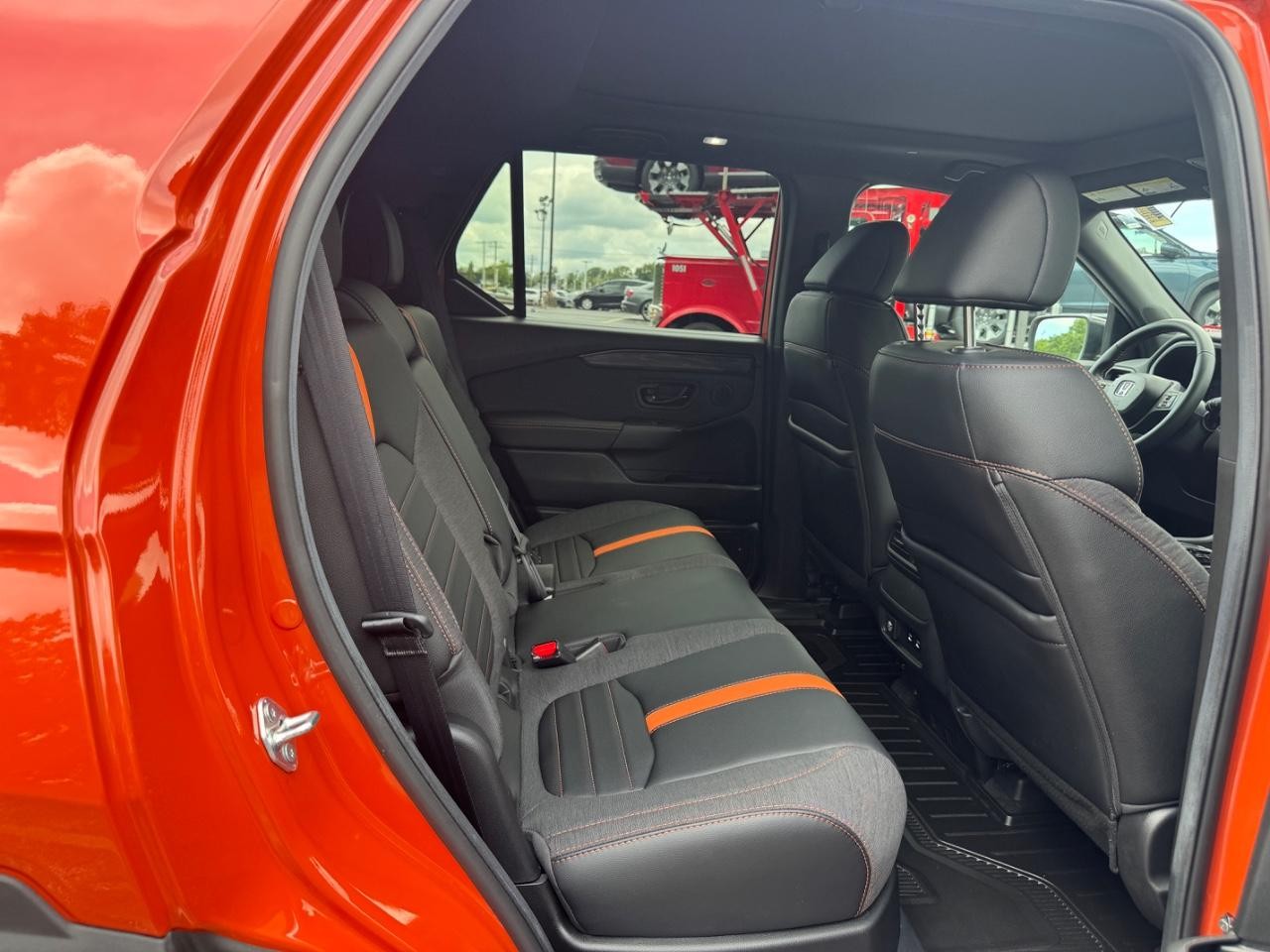 Honda Passport Vehicle Full-screen Gallery Image 11