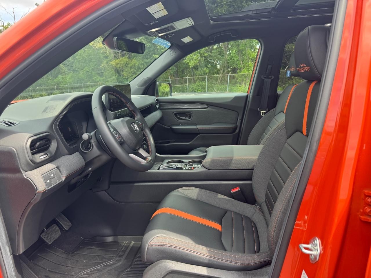 Honda Passport Vehicle Full-screen Gallery Image 19