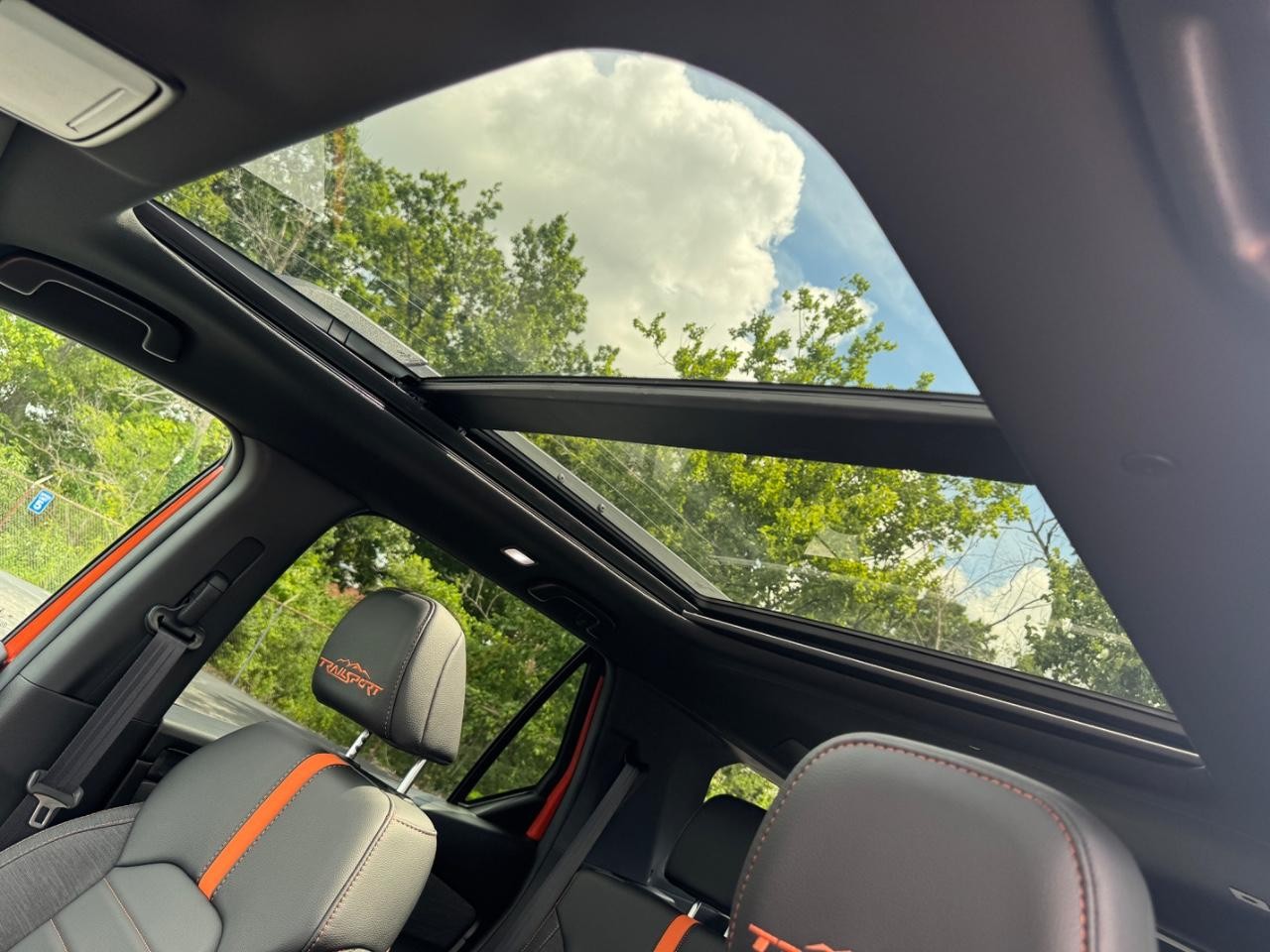 Honda Passport Vehicle Full-screen Gallery Image 20
