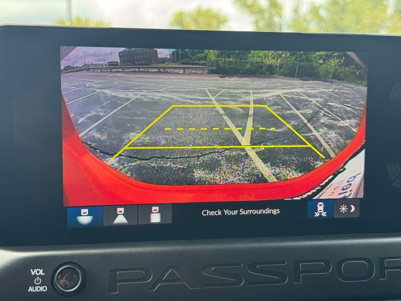 Honda Passport Vehicle Full-screen Gallery Image 25