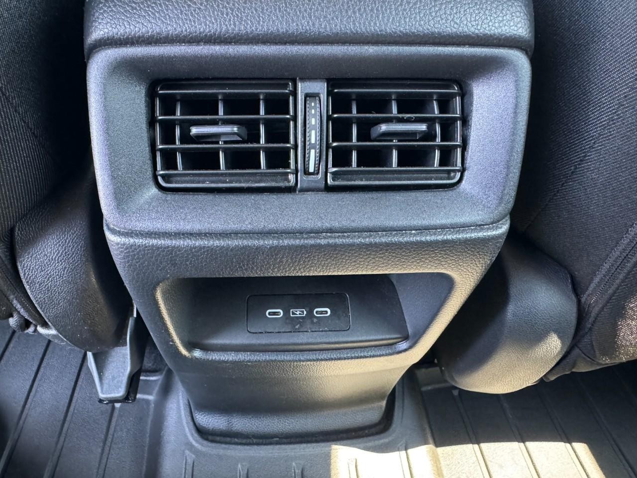 Honda CR-V Vehicle Full-screen Gallery Image 12