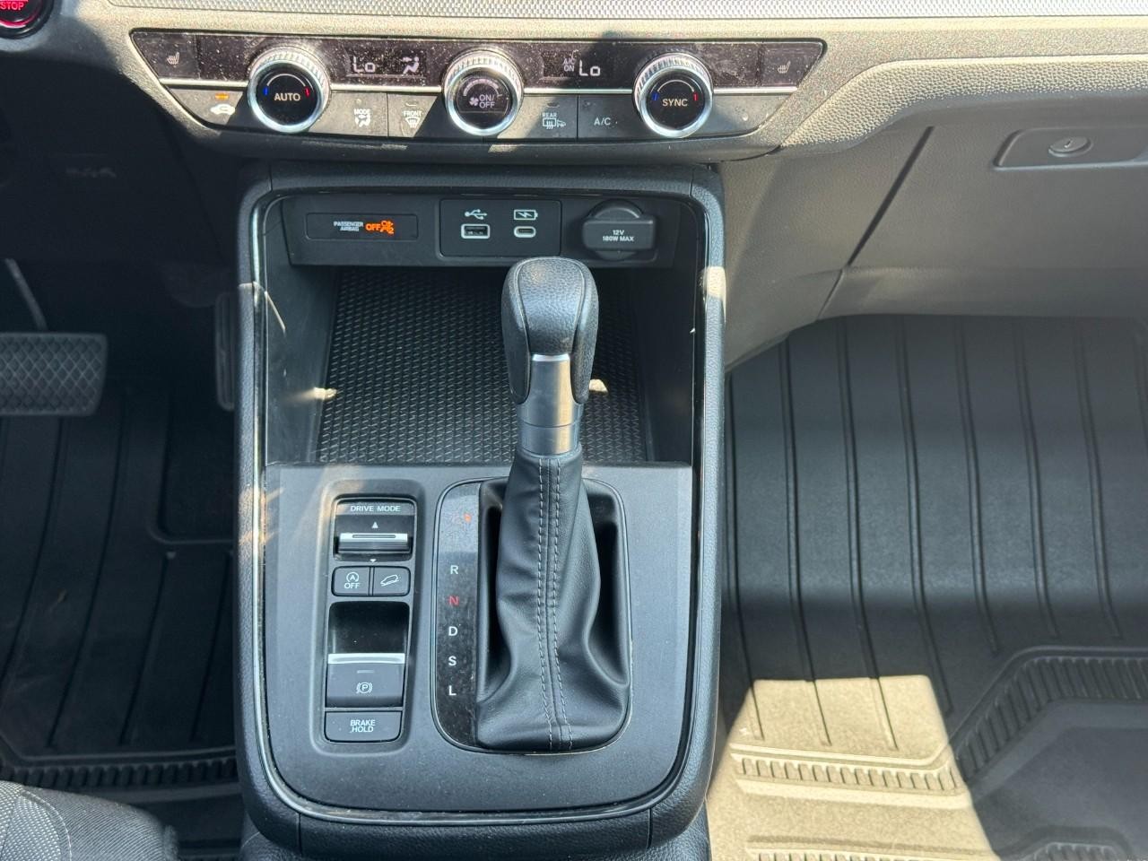 Honda CR-V Vehicle Full-screen Gallery Image 16