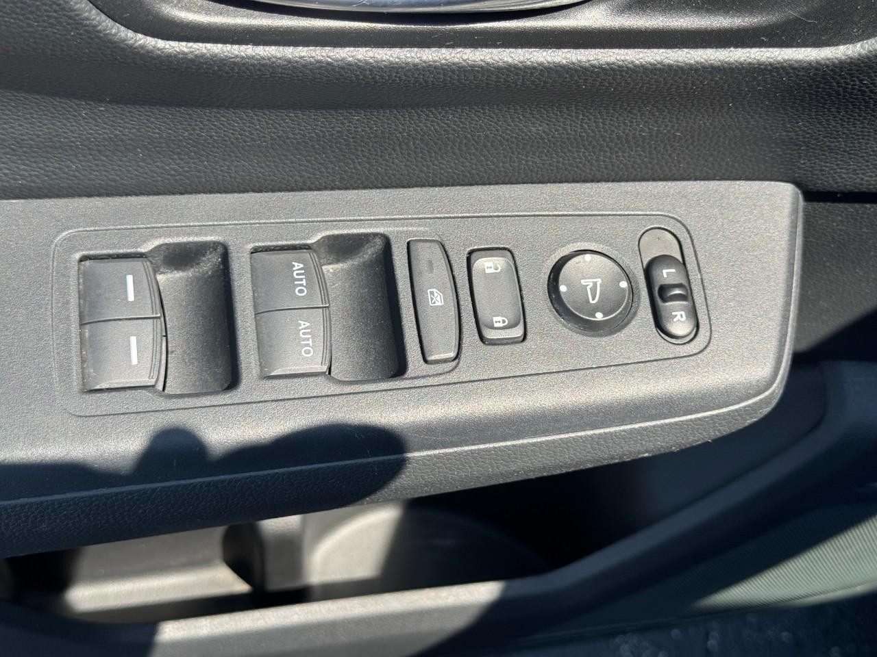 Honda CR-V Vehicle Full-screen Gallery Image 19