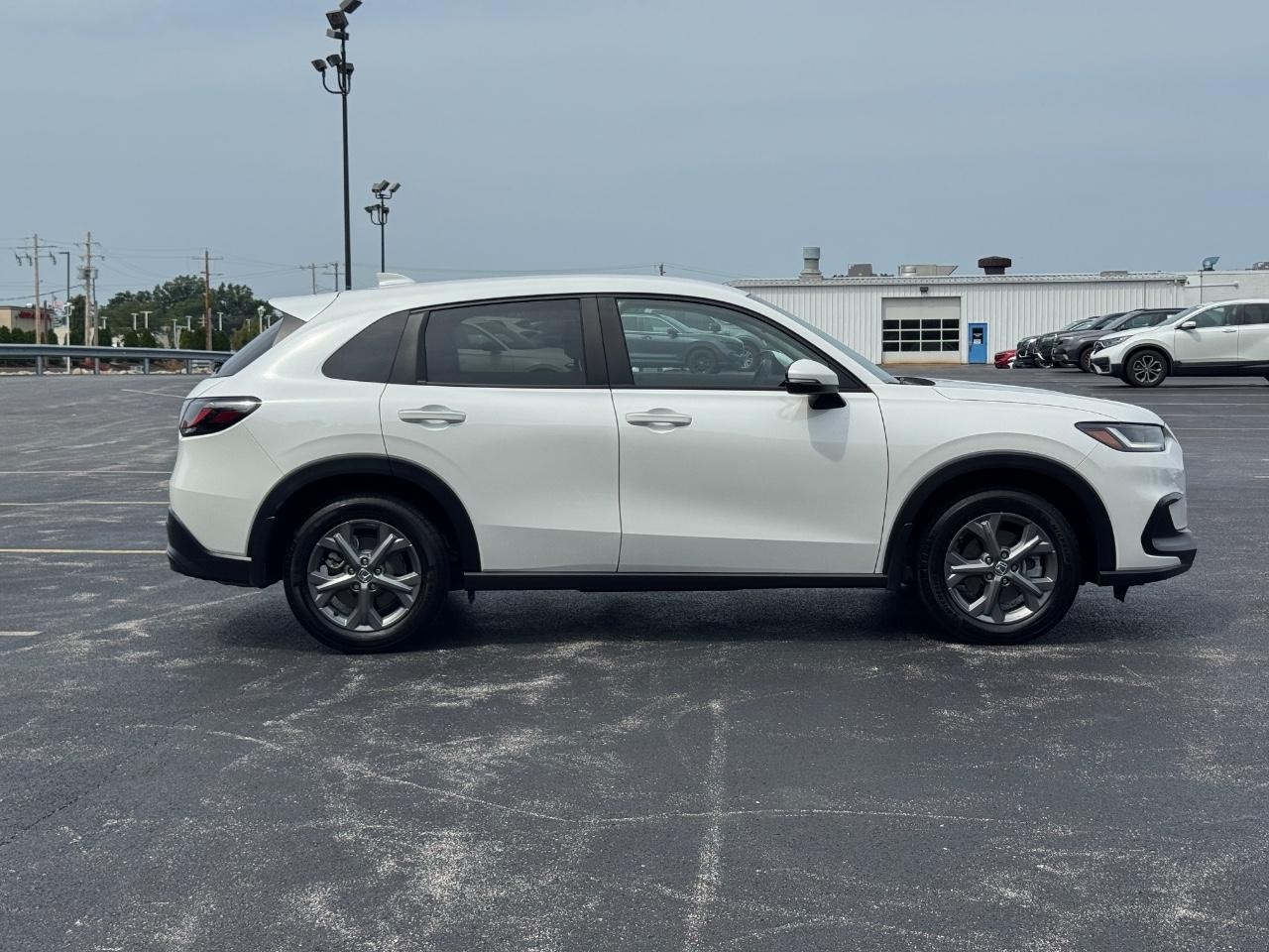 Honda HR-V Vehicle Full-screen Gallery Image 03