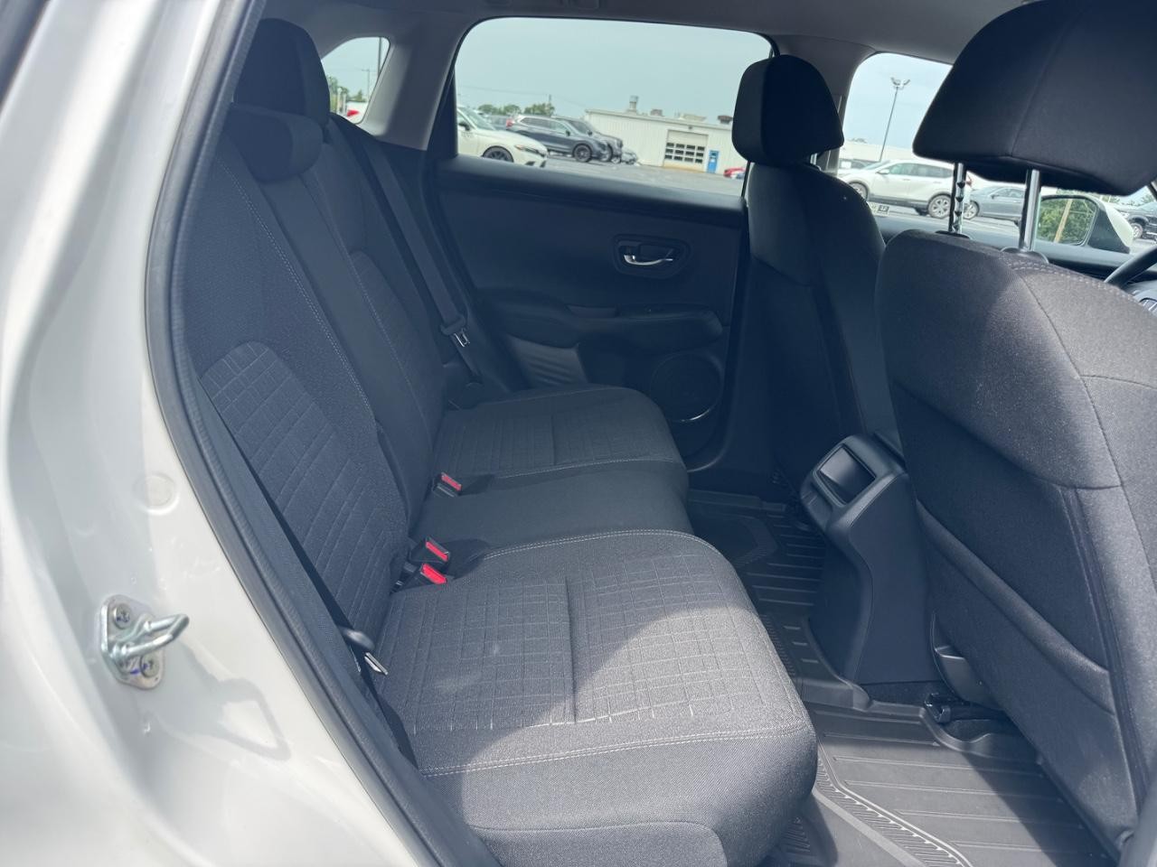 Honda HR-V Vehicle Full-screen Gallery Image 11