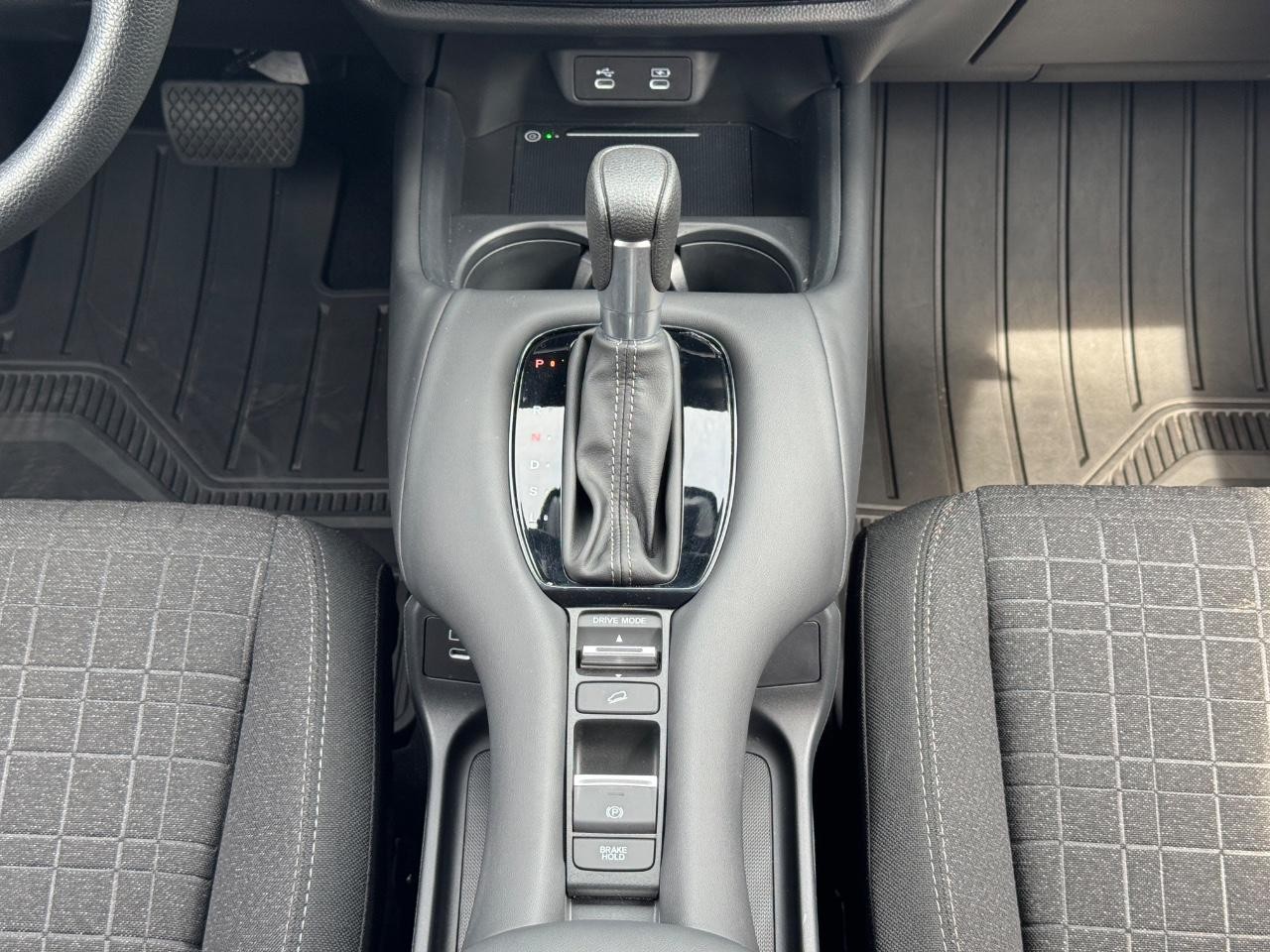 Honda HR-V Vehicle Full-screen Gallery Image 16