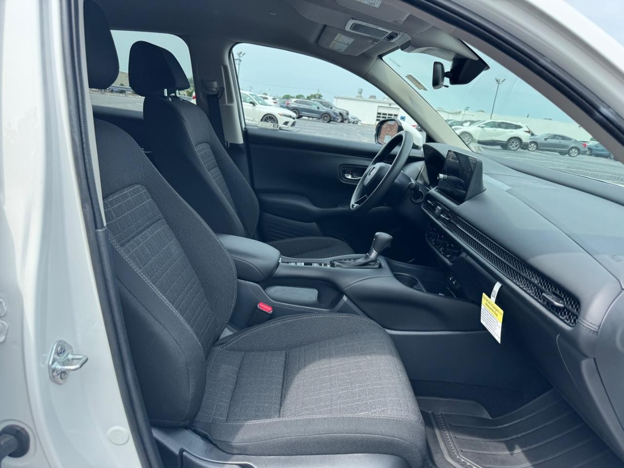 Honda HR-V Vehicle Full-screen Gallery Image 17