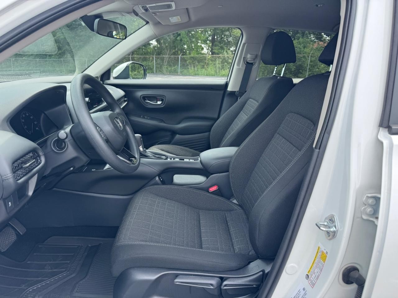 Honda HR-V Vehicle Full-screen Gallery Image 18