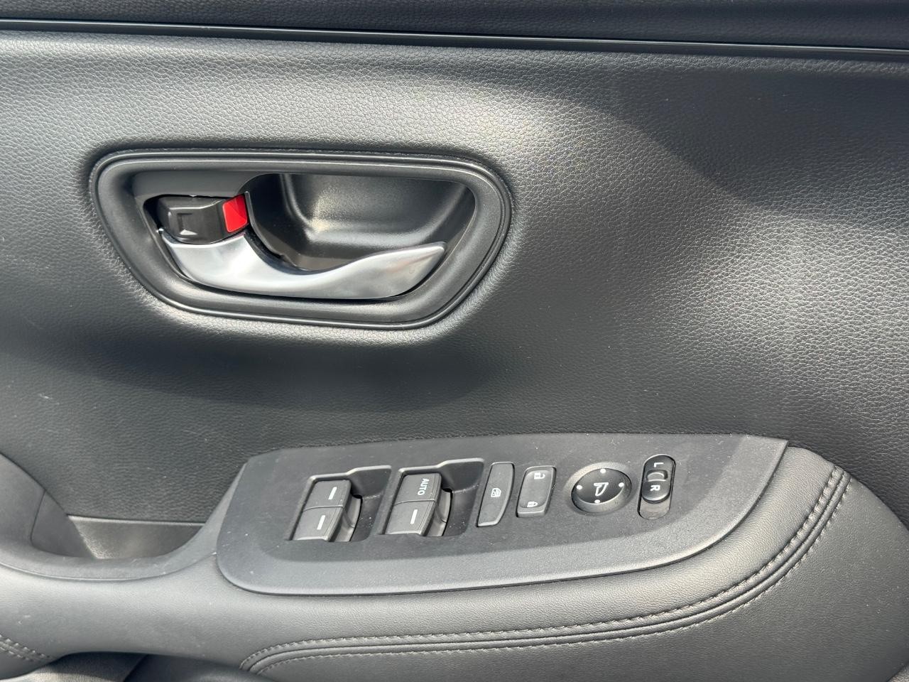 Honda HR-V Vehicle Full-screen Gallery Image 24