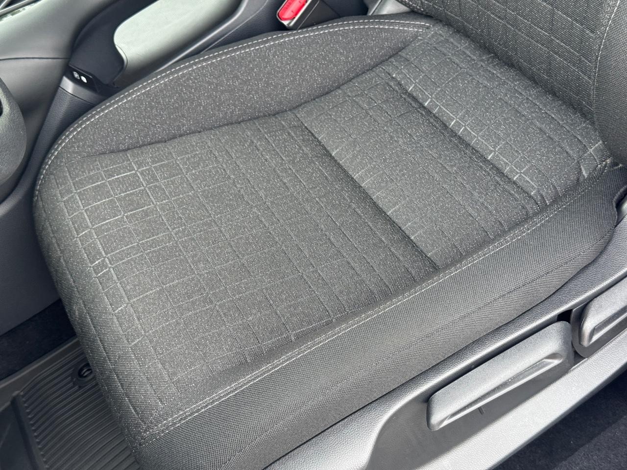 Honda HR-V Vehicle Full-screen Gallery Image 25