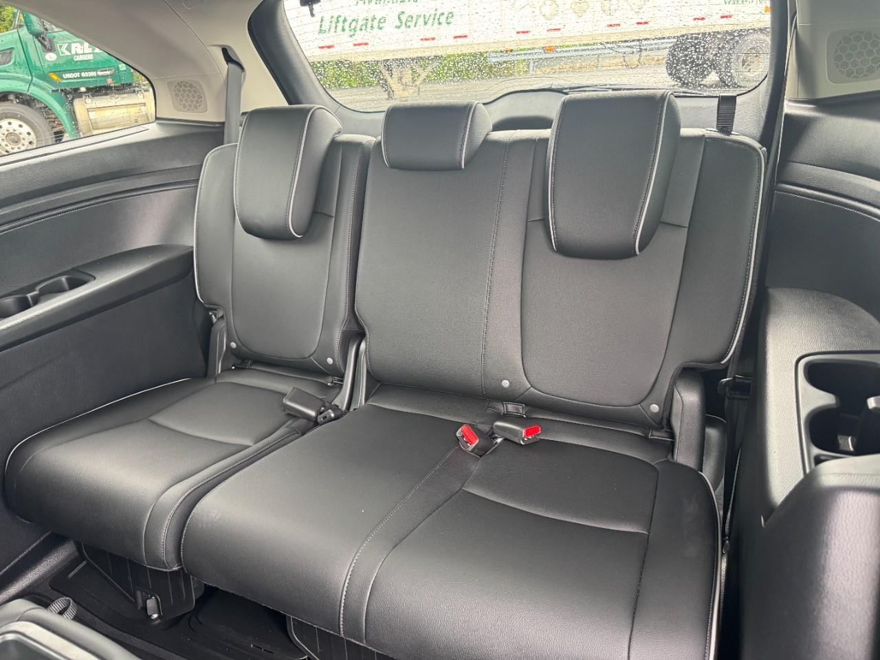 Honda Odyssey Vehicle Full-screen Gallery Image 11