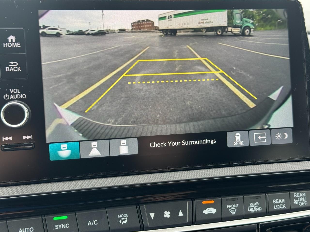 Honda Odyssey Vehicle Full-screen Gallery Image 25