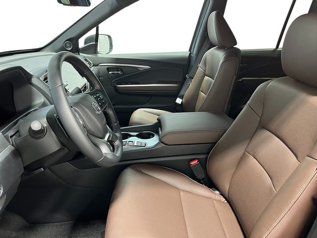Honda Ridgeline Vehicle Full-screen Gallery Image 15