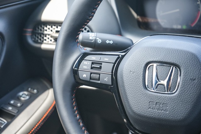 Honda HR-V Vehicle Full-screen Gallery Image 12
