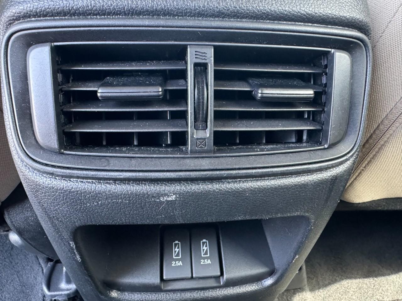 Honda CR-V Vehicle Full-screen Gallery Image 12