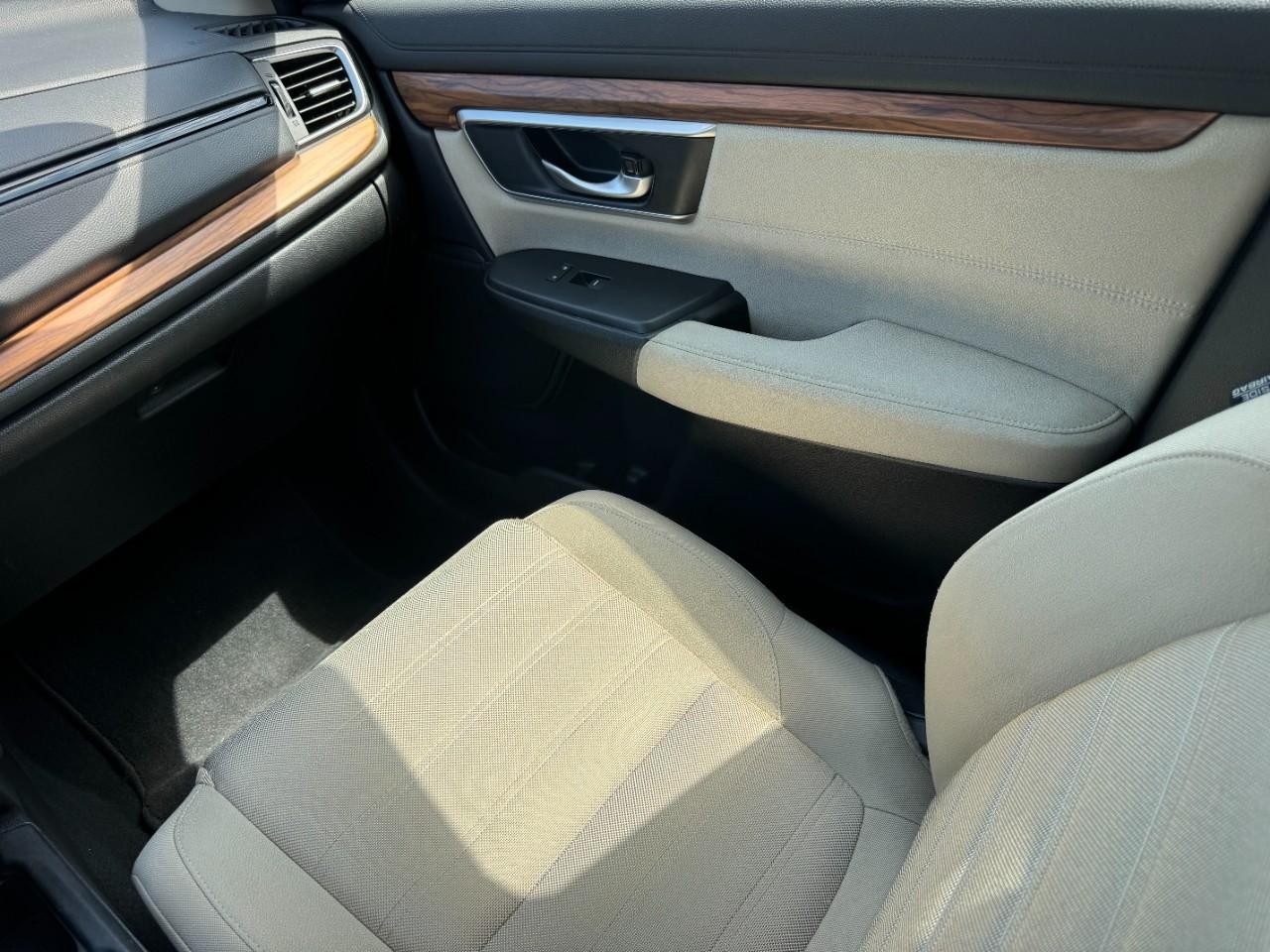 Honda CR-V Vehicle Full-screen Gallery Image 17