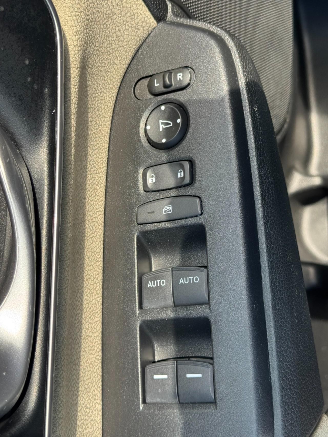 Honda CR-V Vehicle Full-screen Gallery Image 18