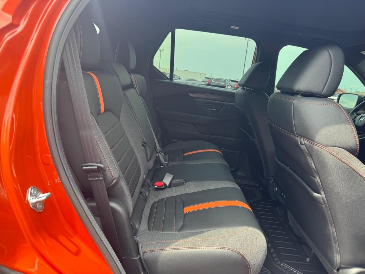 Honda Passport Vehicle Full-screen Gallery Image 11