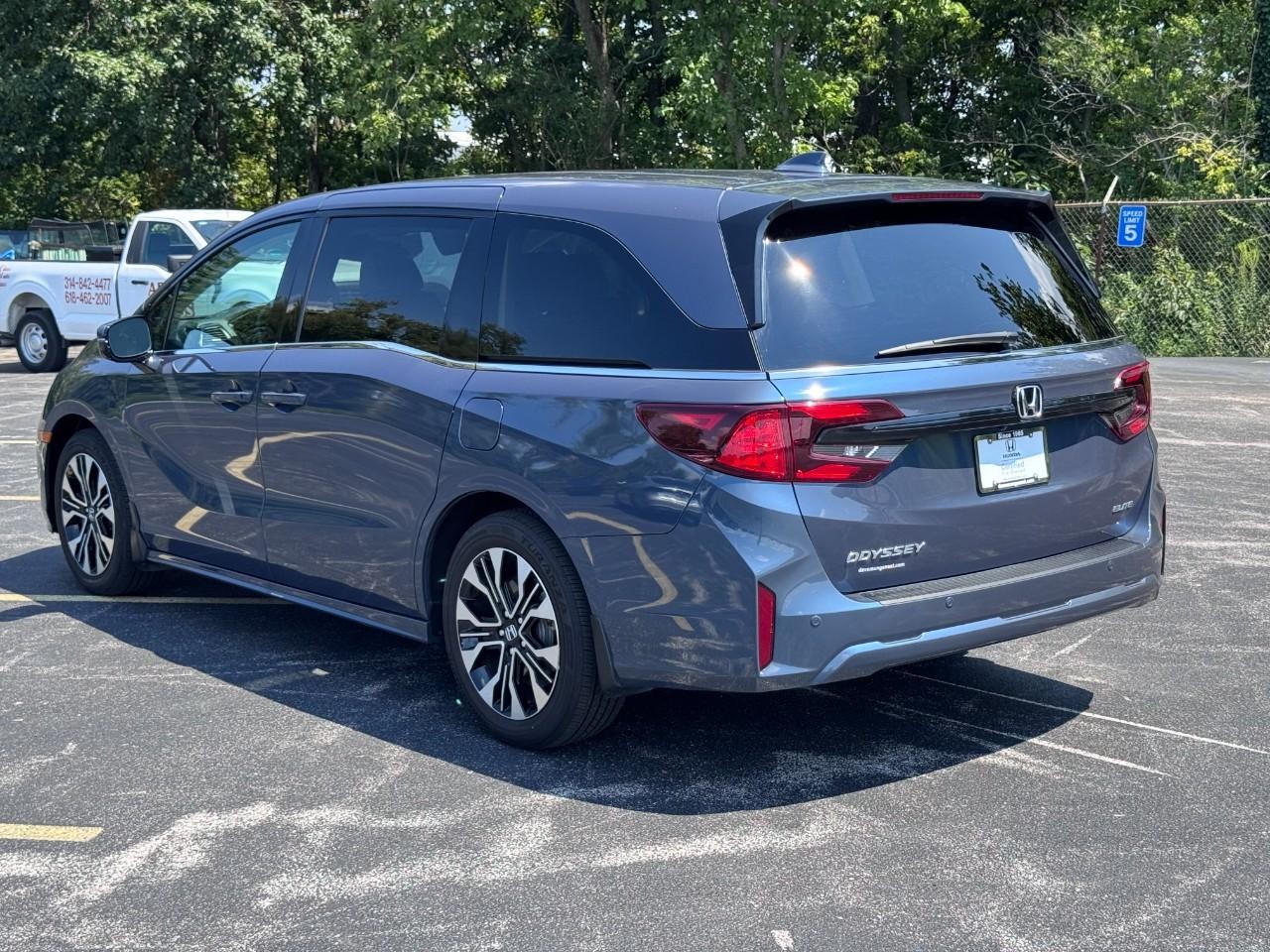 Honda Odyssey Vehicle Full-screen Gallery Image 07