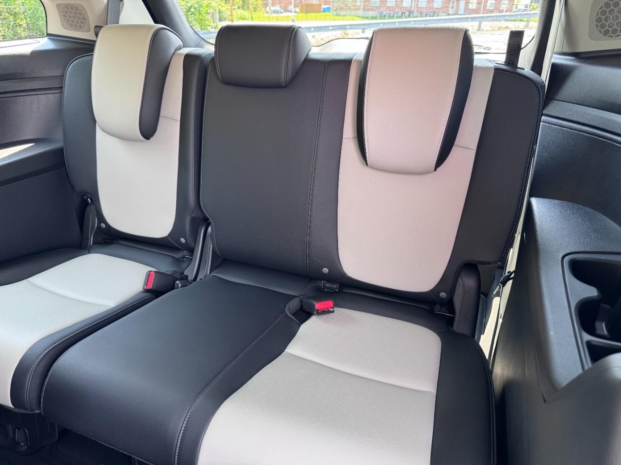 Honda Odyssey Vehicle Full-screen Gallery Image 12