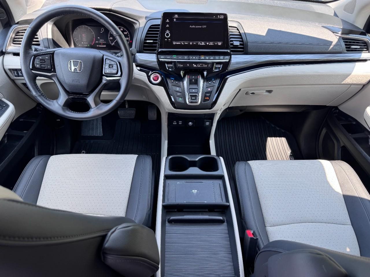 Honda Odyssey Vehicle Full-screen Gallery Image 13