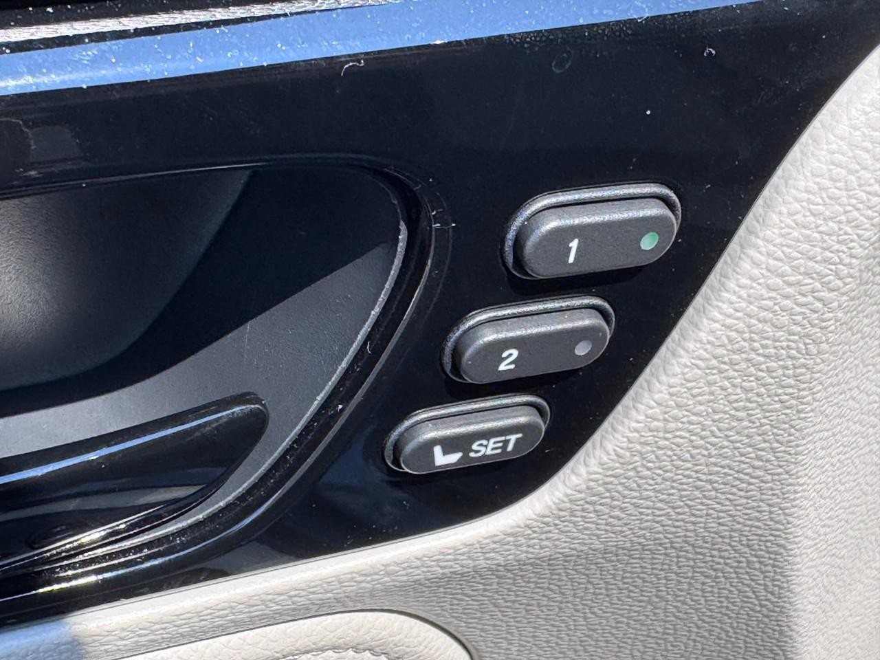Honda Odyssey Vehicle Full-screen Gallery Image 18