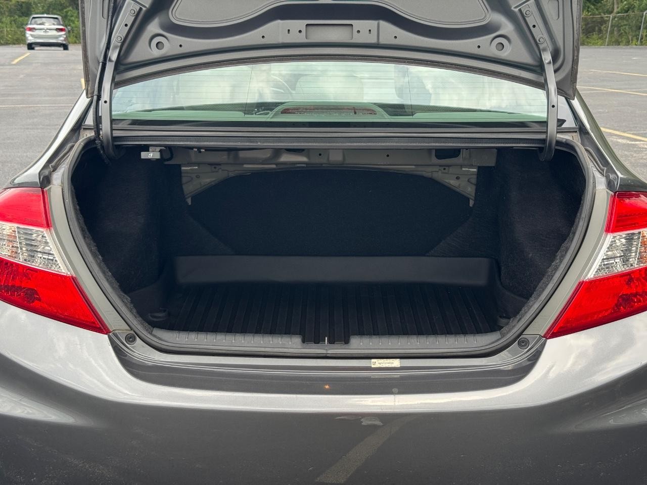 Honda Civic Sedan Vehicle Full-screen Gallery Image 05
