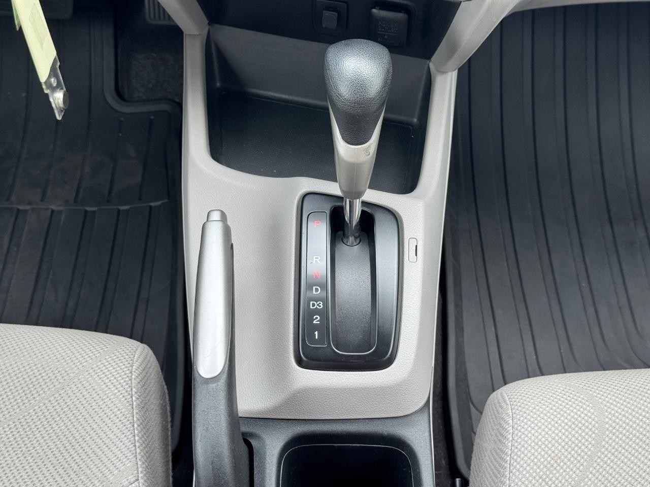 Honda Civic Sedan Vehicle Full-screen Gallery Image 17