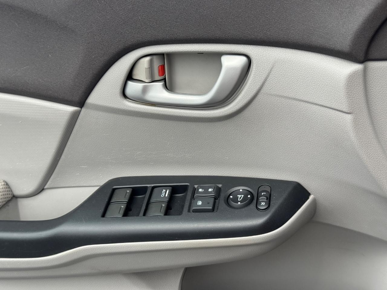 Honda Civic Sedan Vehicle Full-screen Gallery Image 24