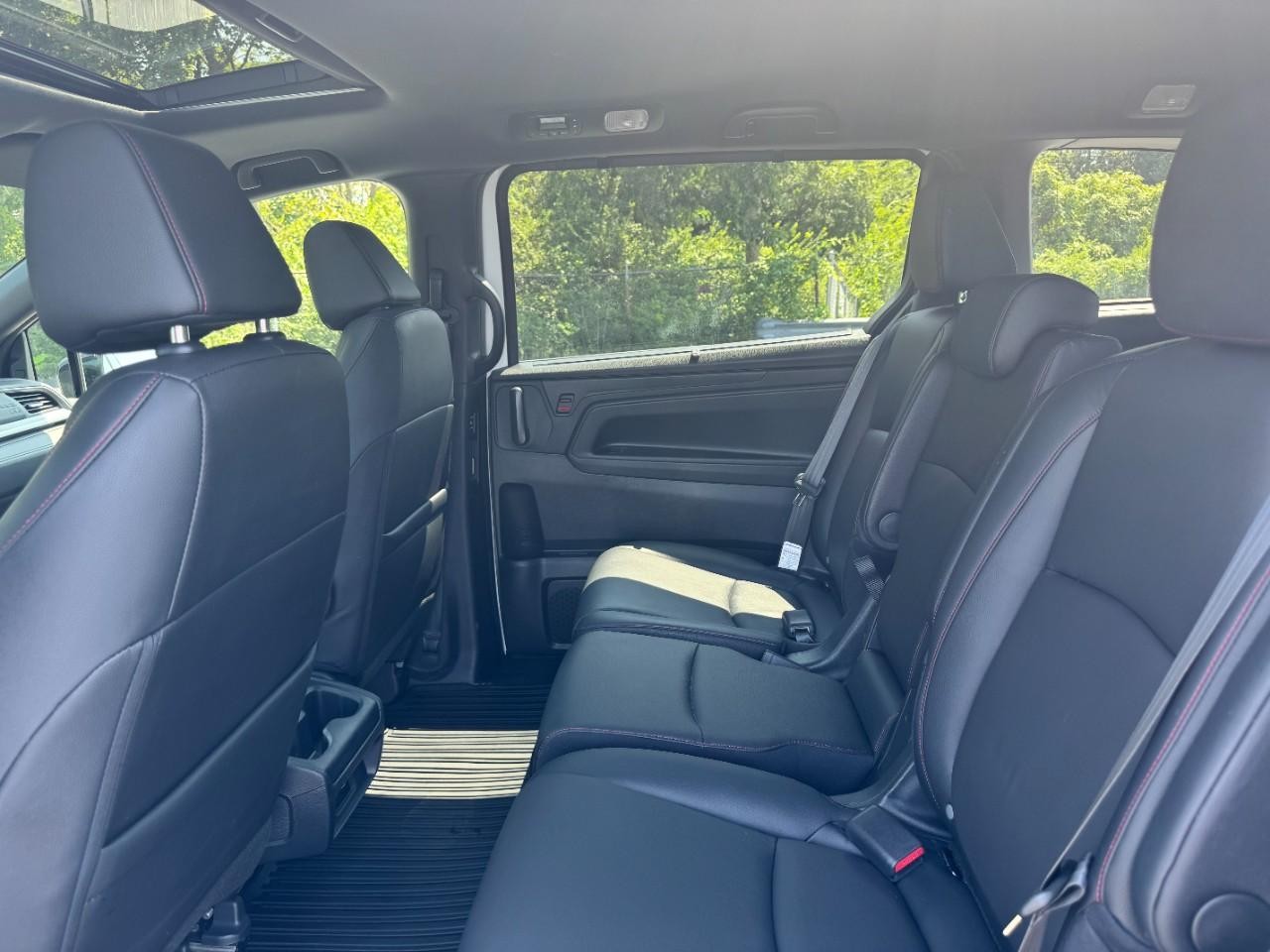 Honda Odyssey Vehicle Full-screen Gallery Image 12