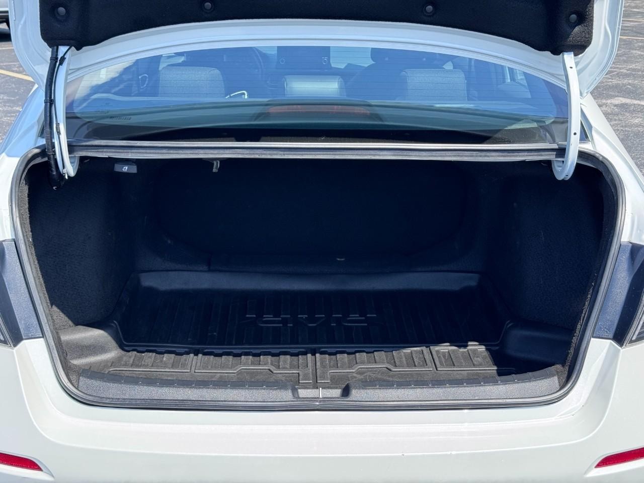 Honda Civic Sedan Vehicle Full-screen Gallery Image 04