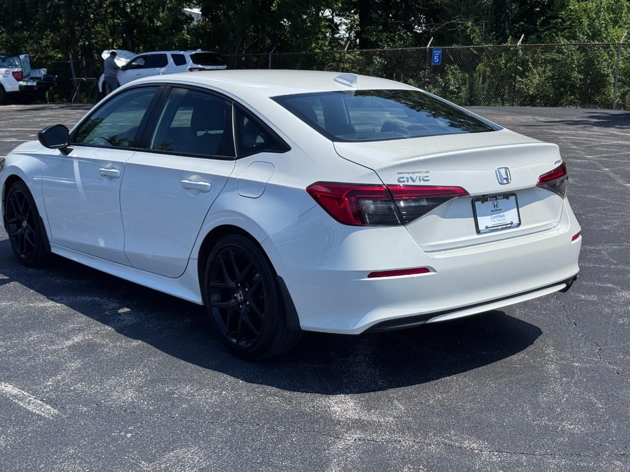 Honda Civic Sedan Vehicle Full-screen Gallery Image 07