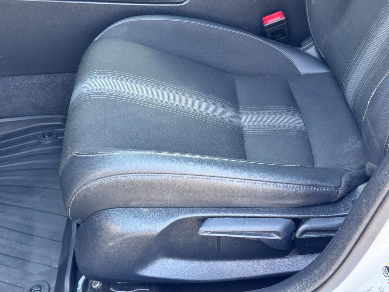 Honda Civic Sedan Vehicle Full-screen Gallery Image 17
