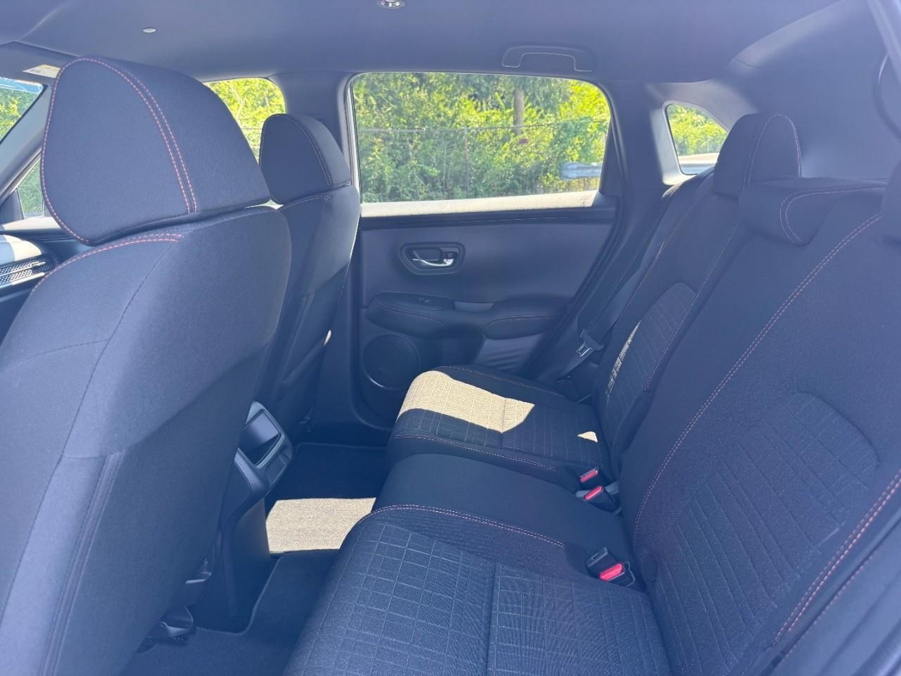 Honda HR-V Vehicle Full-screen Gallery Image 12