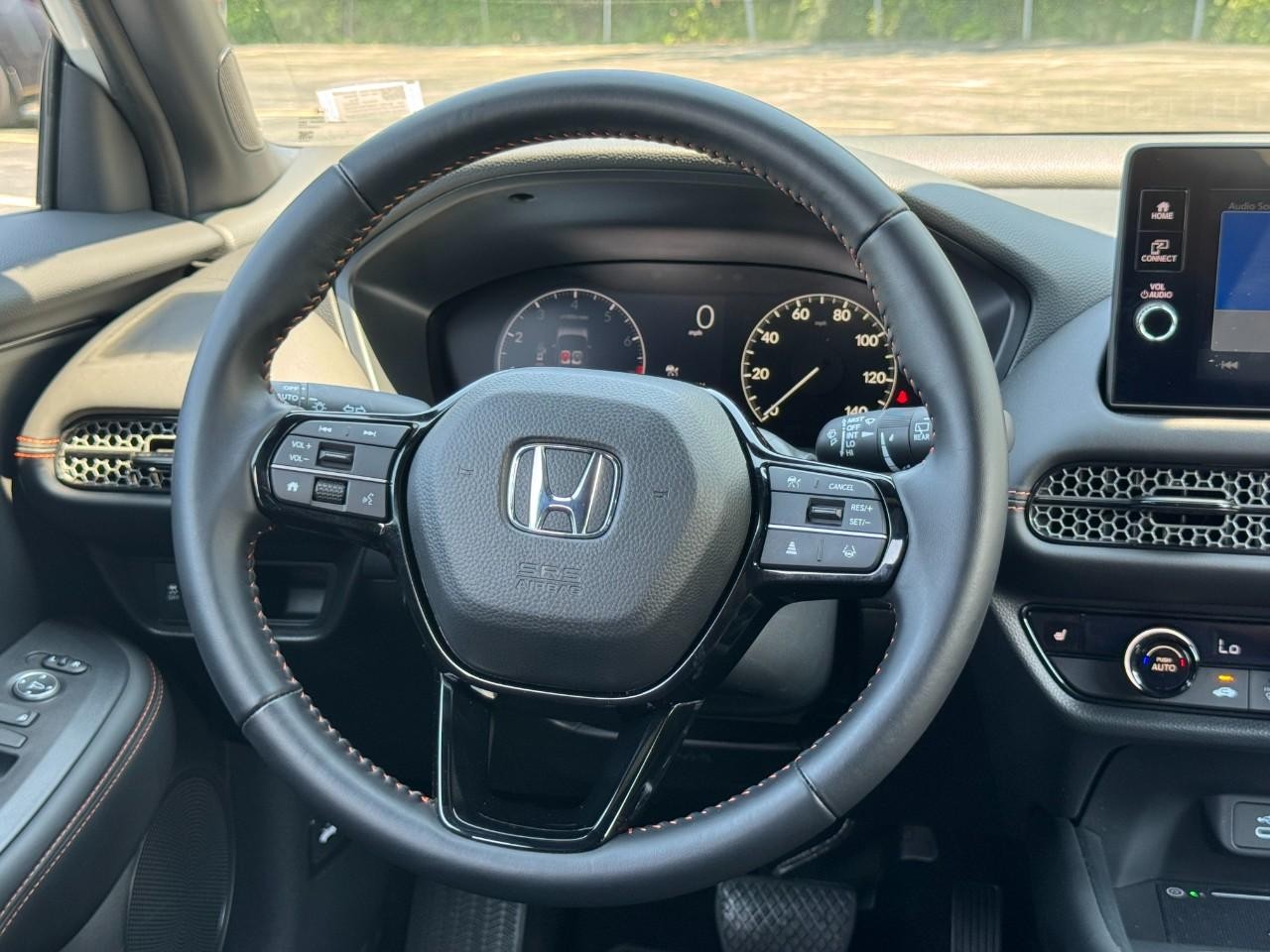 Honda HR-V Vehicle Full-screen Gallery Image 14