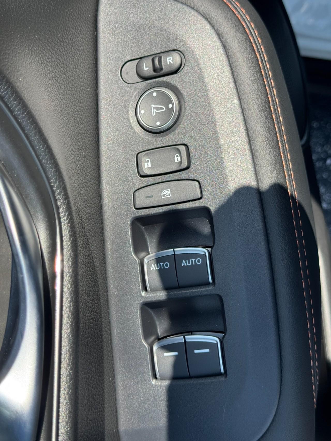 Honda HR-V Vehicle Full-screen Gallery Image 18