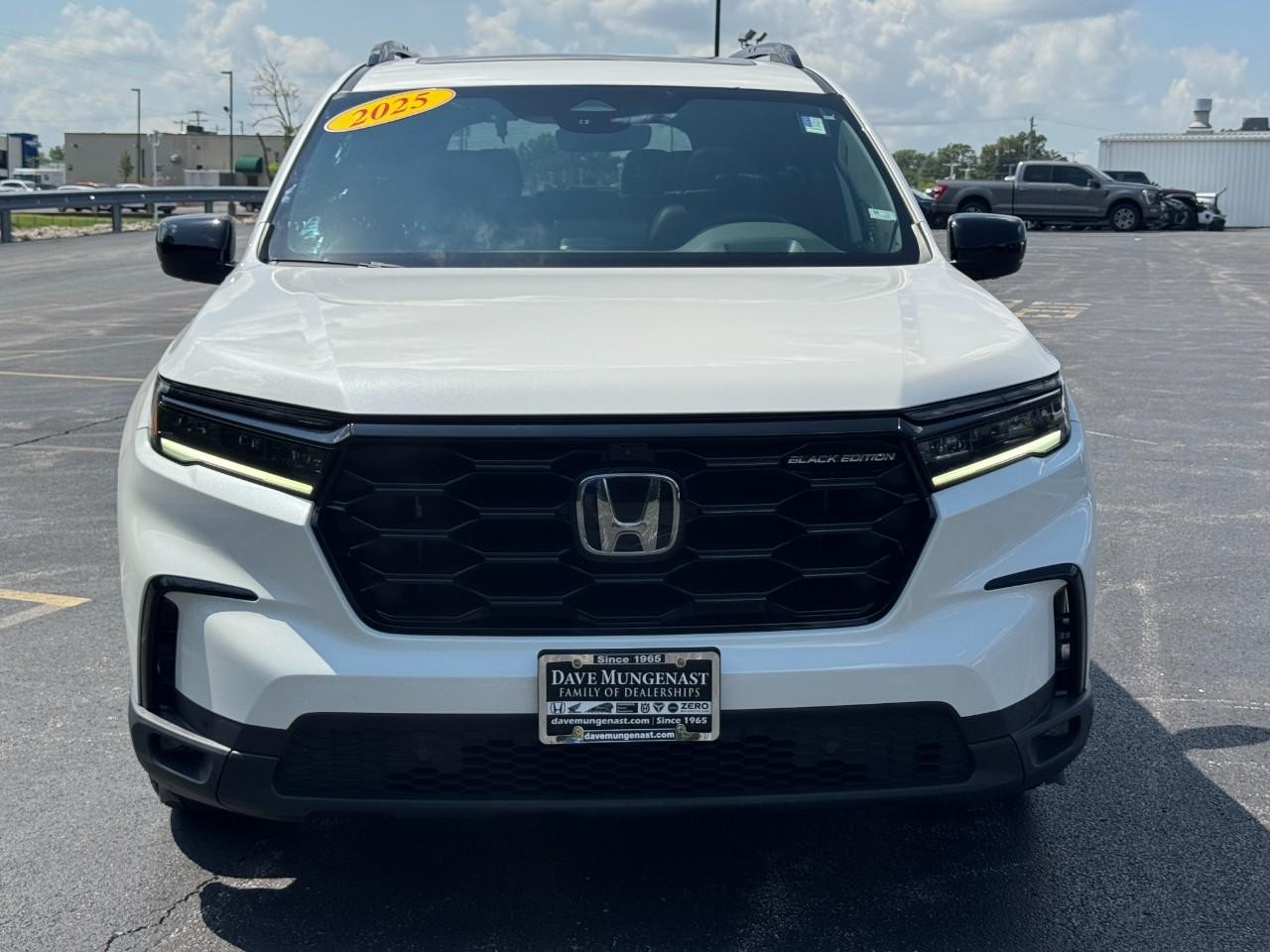 Honda Pilot Vehicle Full-screen Gallery Image 11