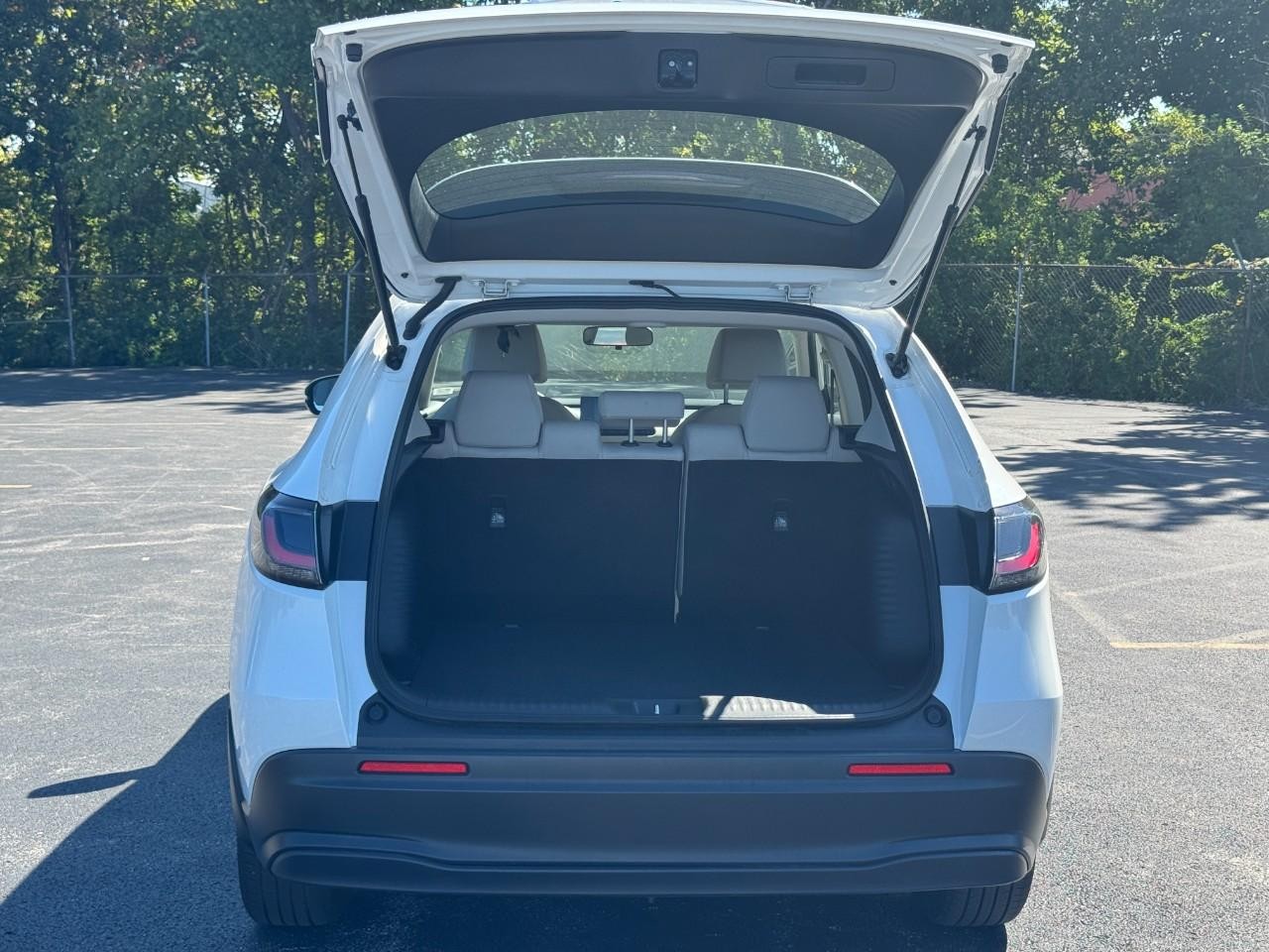 Honda HR-V Vehicle Full-screen Gallery Image 05