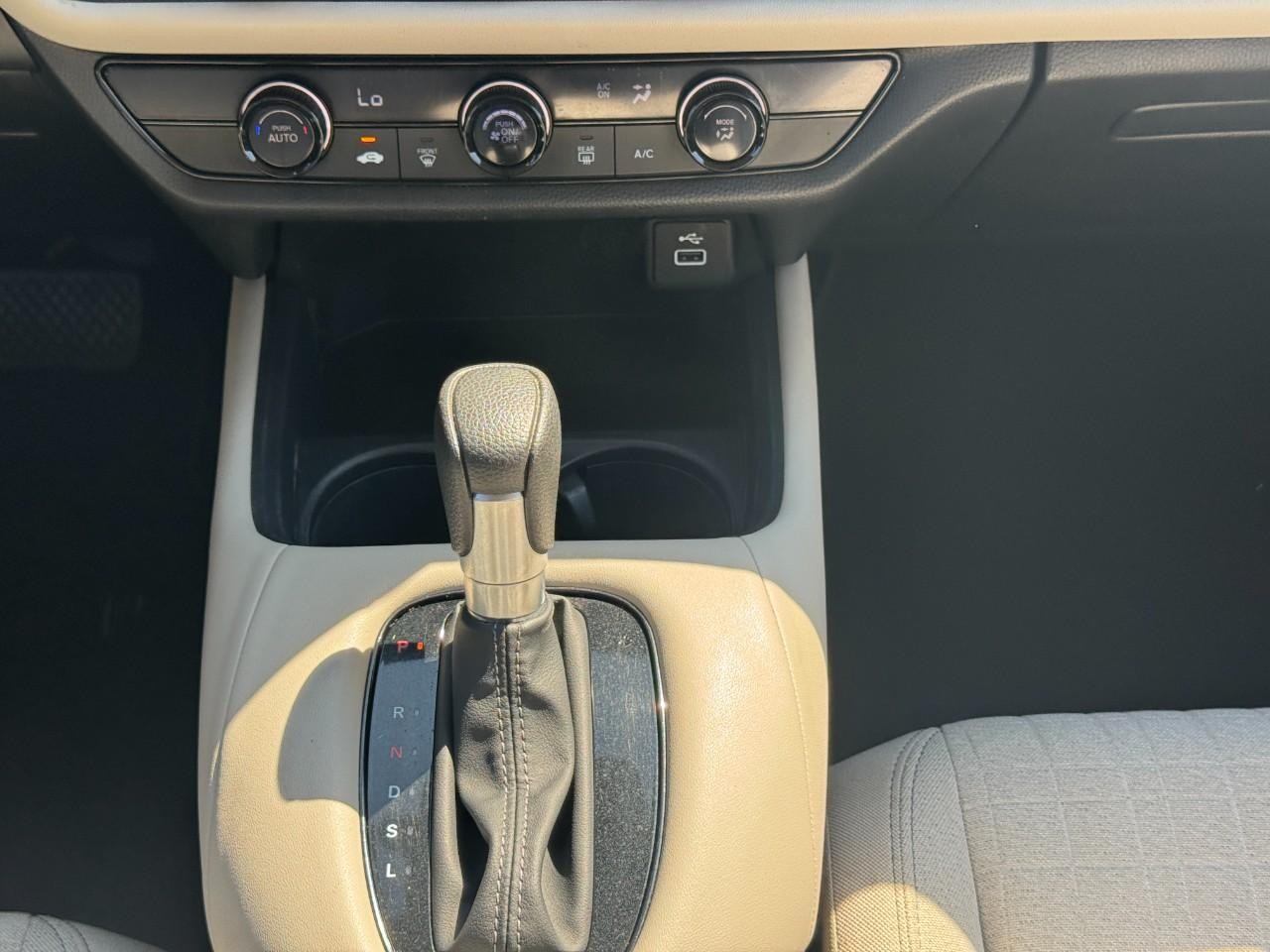 Honda HR-V Vehicle Full-screen Gallery Image 15