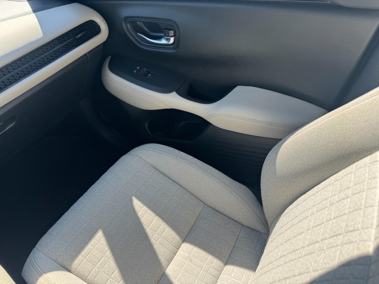 Honda HR-V Vehicle Full-screen Gallery Image 16