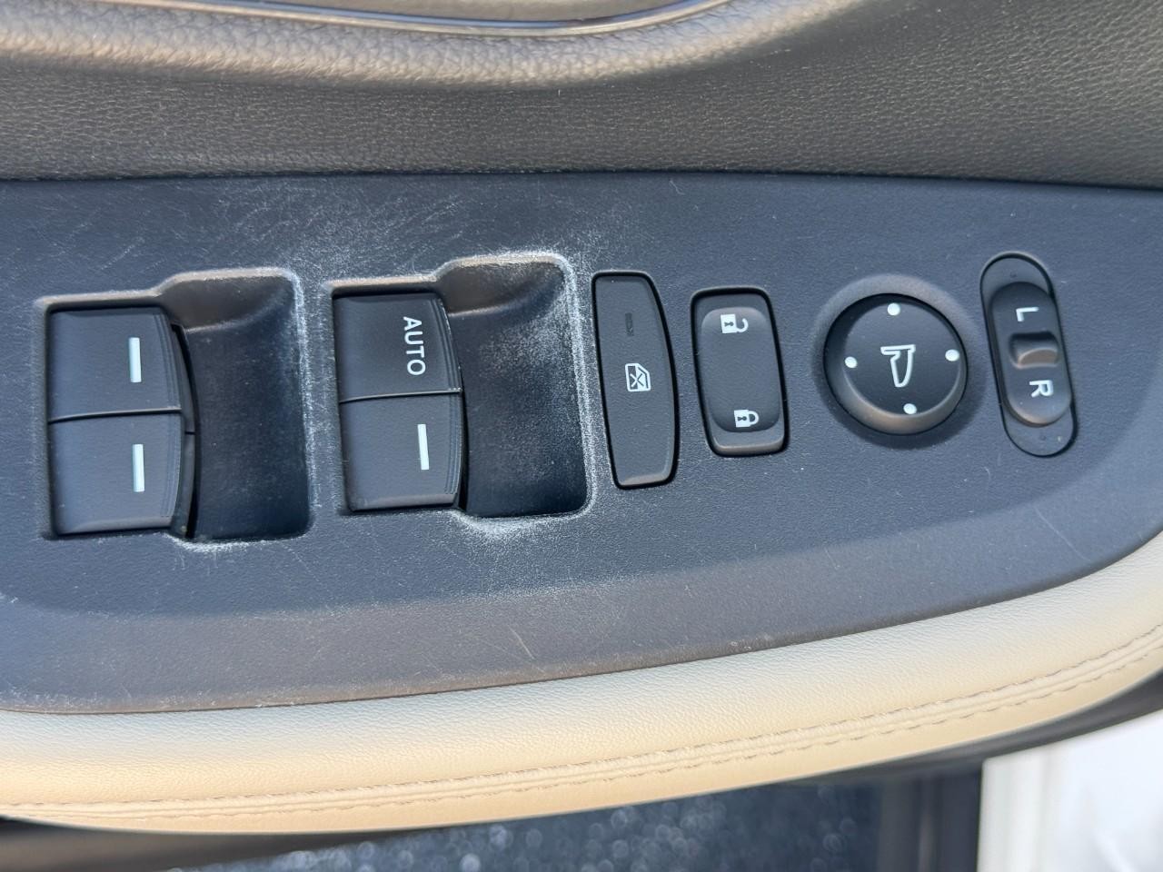 Honda HR-V Vehicle Full-screen Gallery Image 18