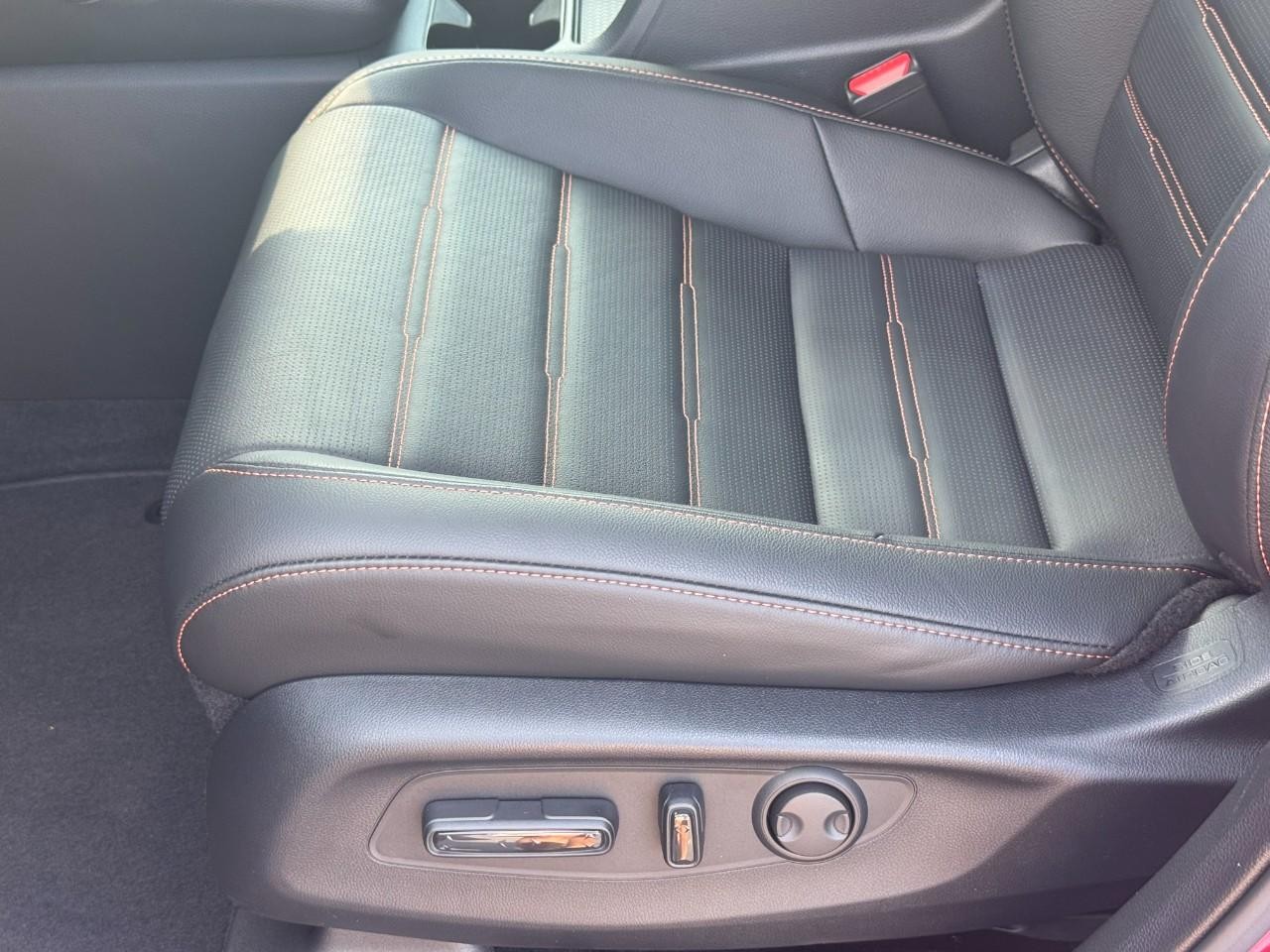 Honda CR-V Hybrid Vehicle Full-screen Gallery Image 19