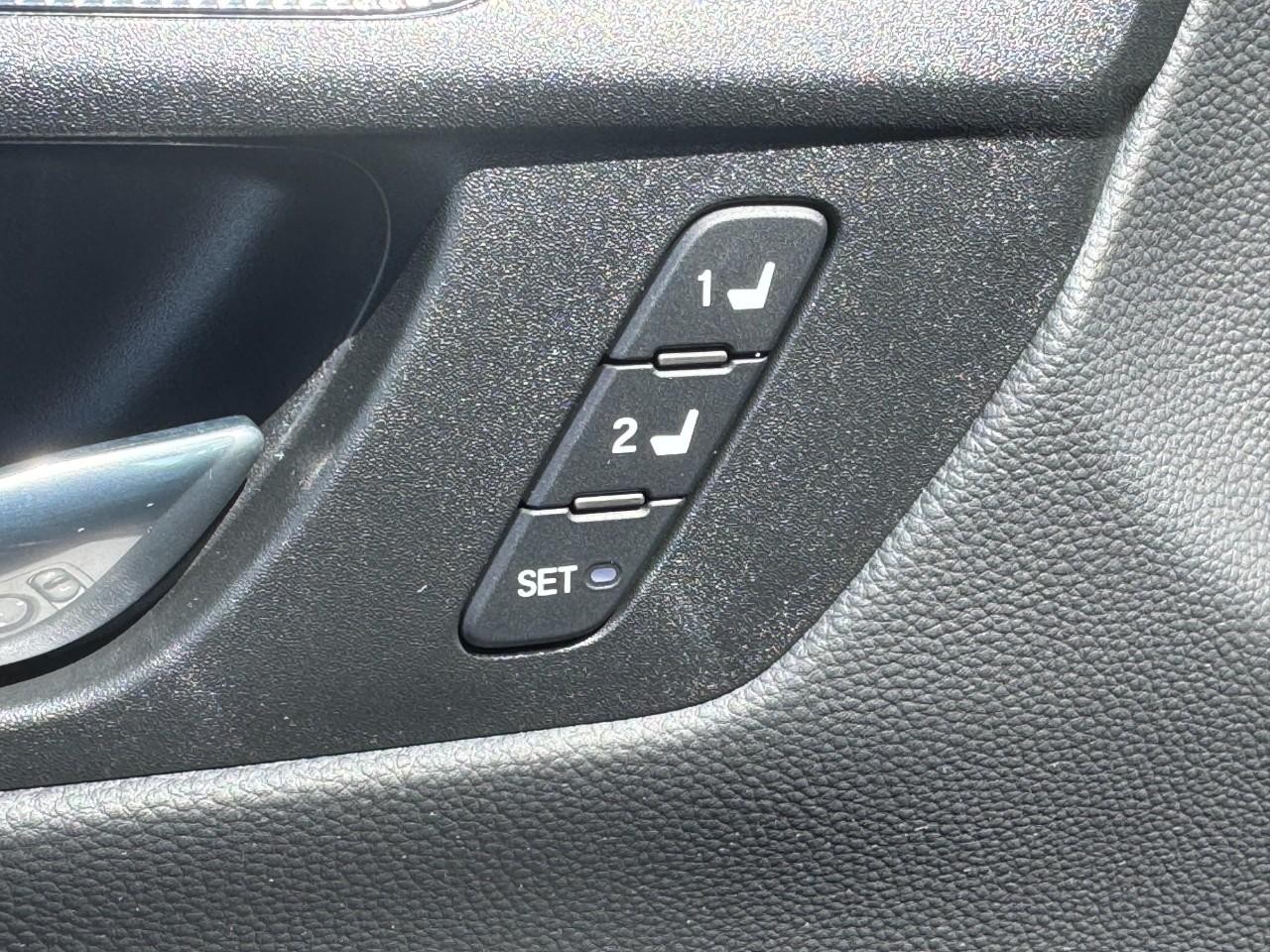 Honda CR-V Hybrid Vehicle Full-screen Gallery Image 21