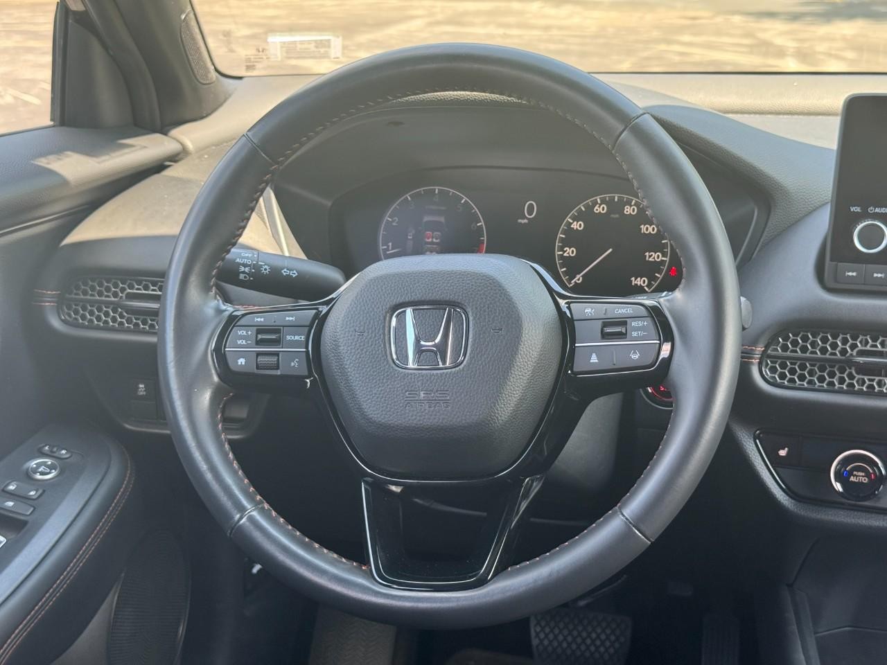 Honda HR-V Vehicle Full-screen Gallery Image 14